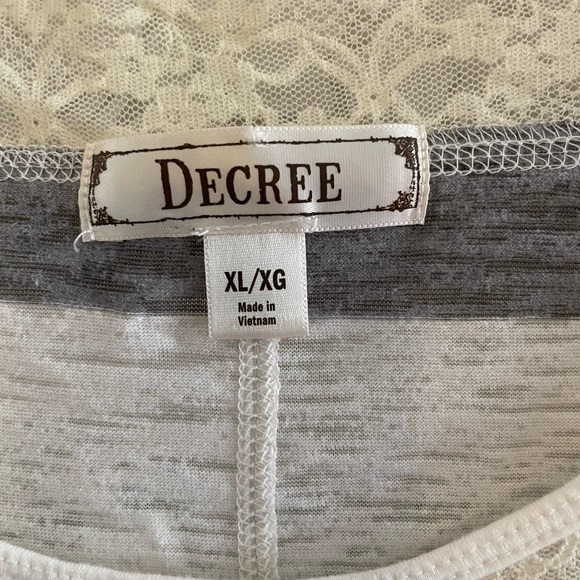 Grey/White/Cream long sleeve top. Tag says XL but fits more like a L - Picture 4 of 4